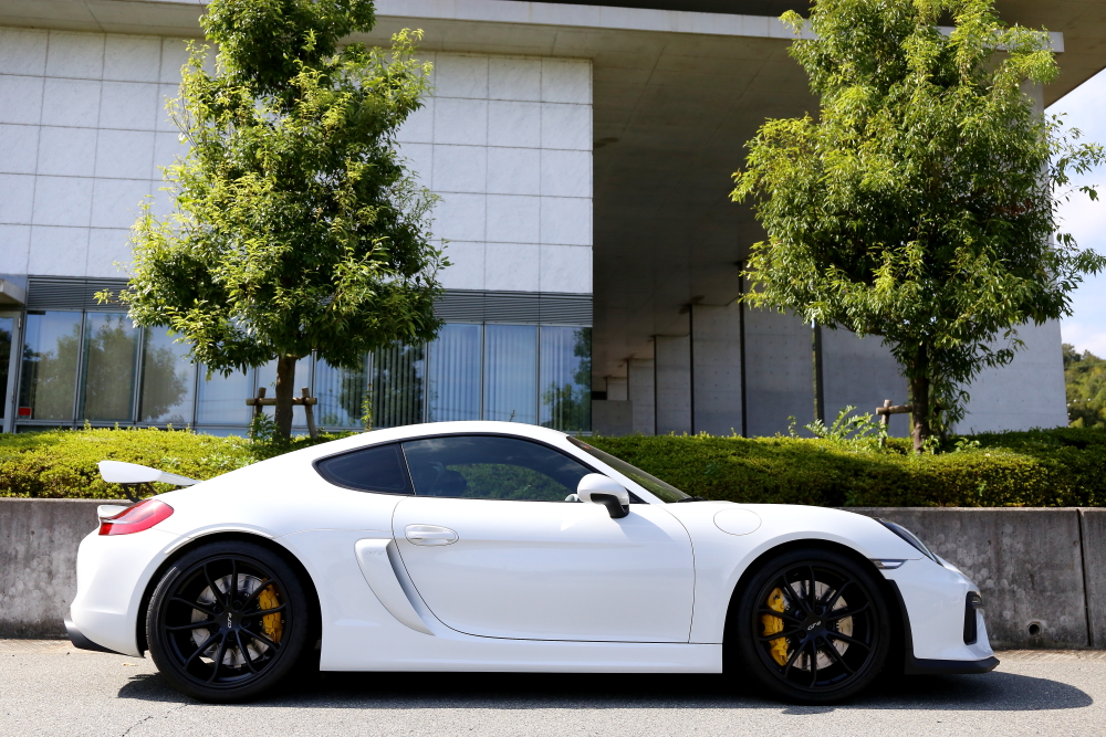 Porsche Cayman GT4