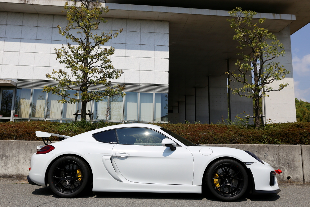 Porsche Cayman GT4