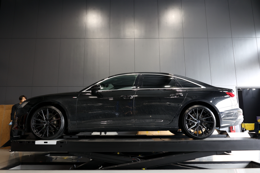 Audi A6/C8 セダン