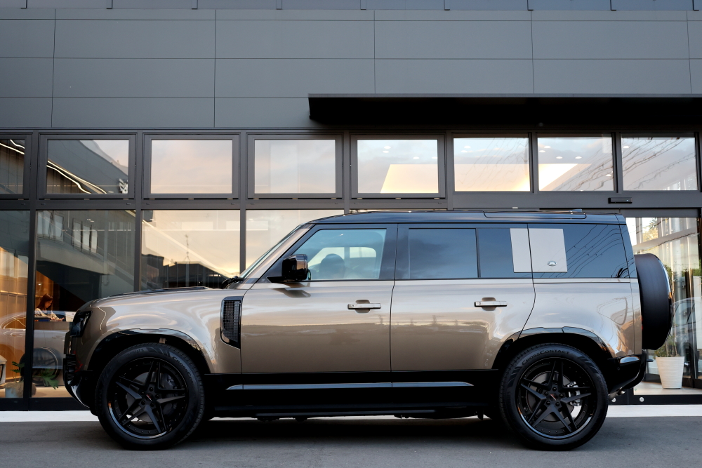 LAND ROVER DEFFNDER 110