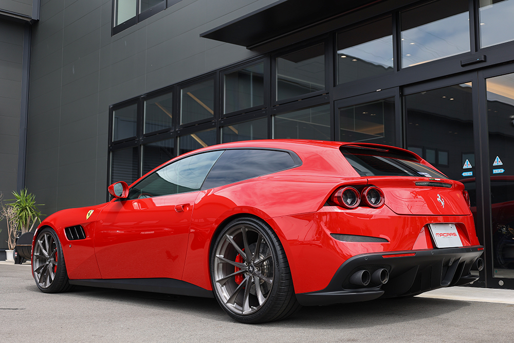 Ferrari GTC4/LUSSO