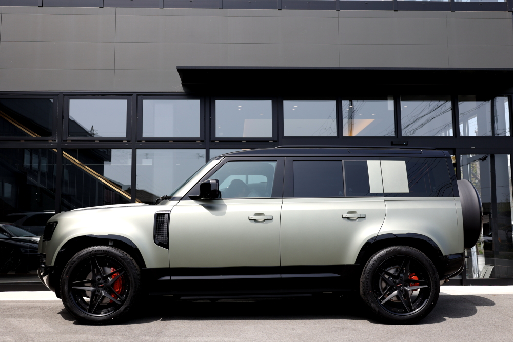 LAND ROVER DEFFNDER 110