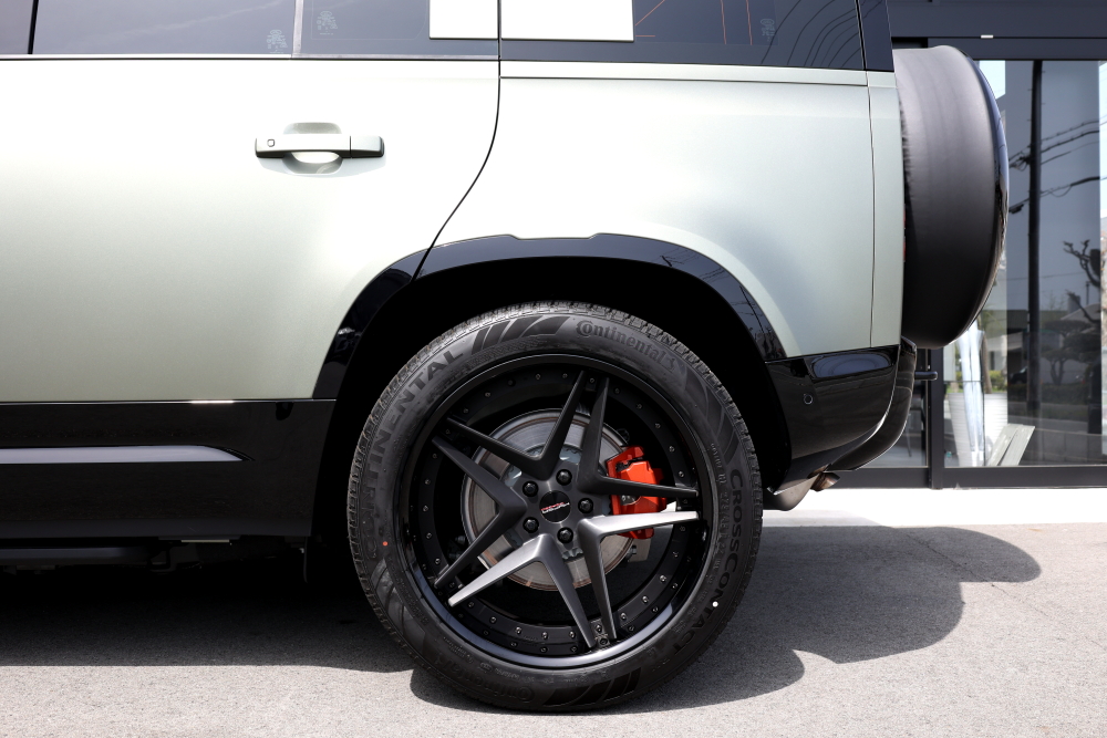 LAND ROVER DEFFNDER 110